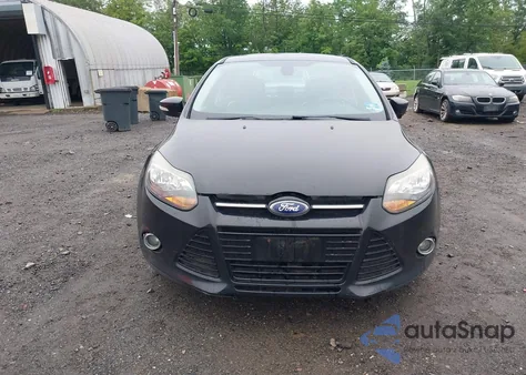 2012 Ford Focus Titanium z USA, uszkodzony, nr VIN 1FAHP3J29CL384353